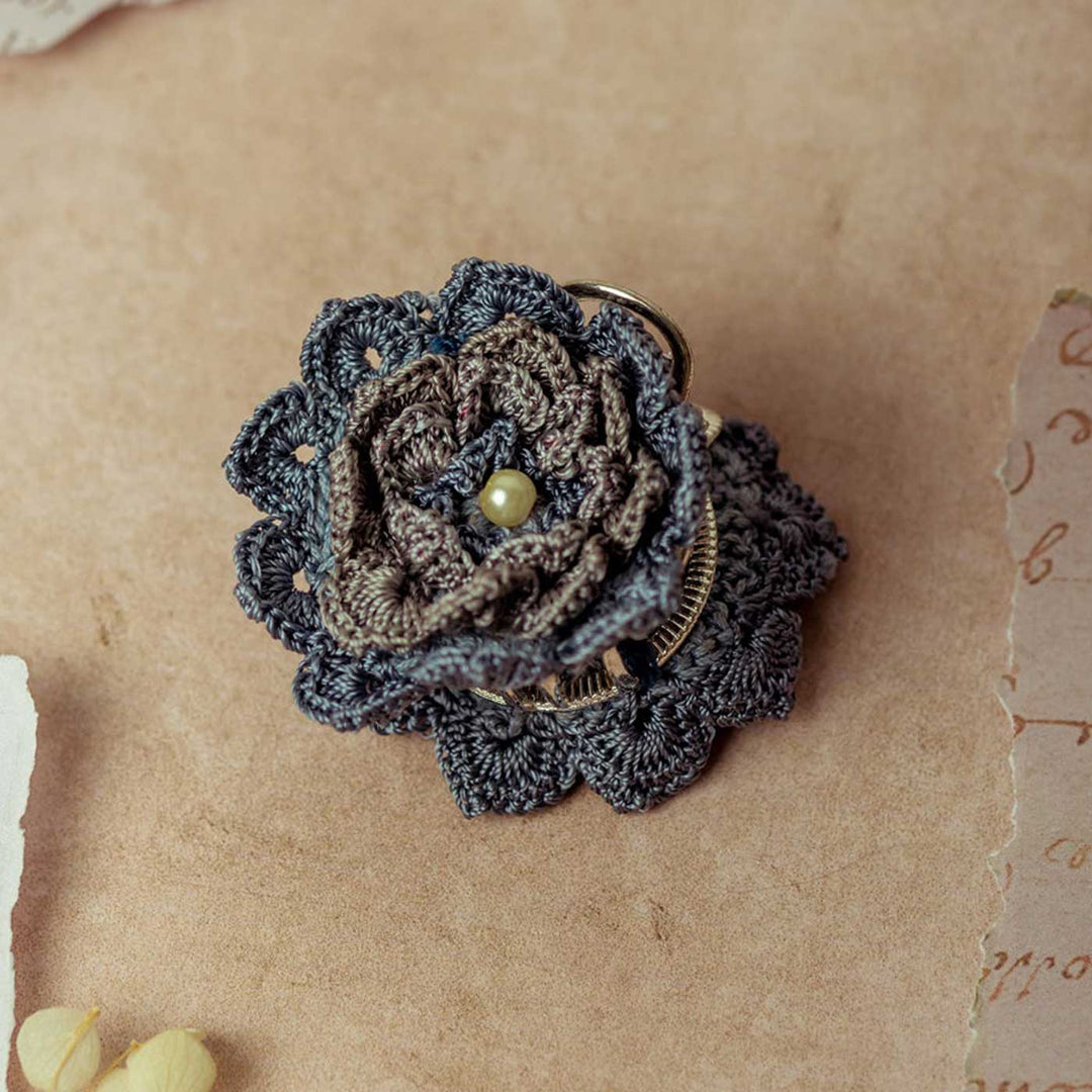 Handmade Crochet Guncha Classic Grey Dahlia Hair Clutch