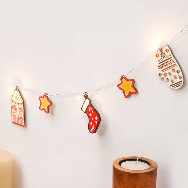 3 m, 14 Bulbs | Decorative Pine Wood Bobble, Gift & House LED Fairy Light