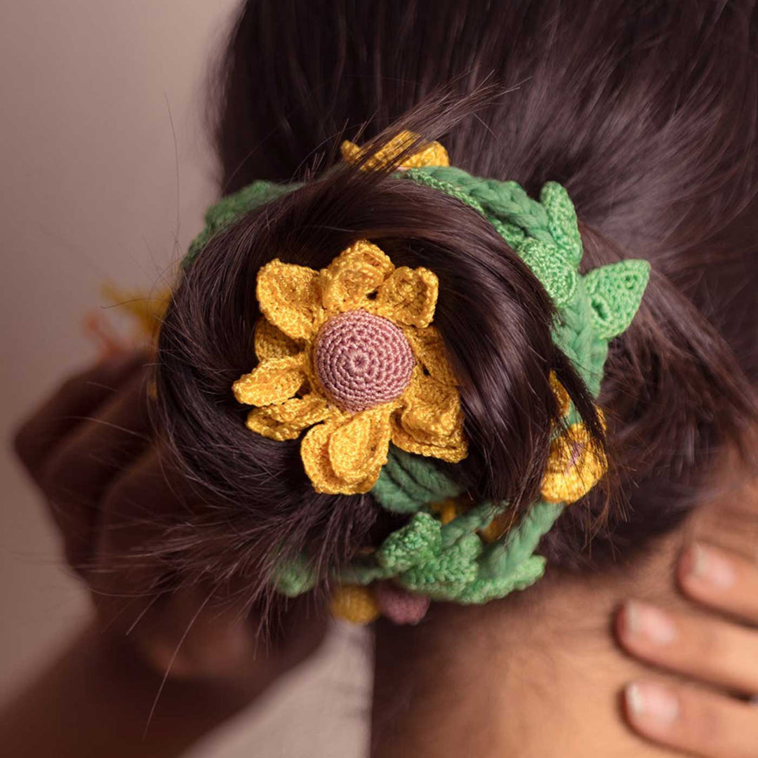 Handmade Crochet Guncha Sunflower Foliage Yellow Parandi