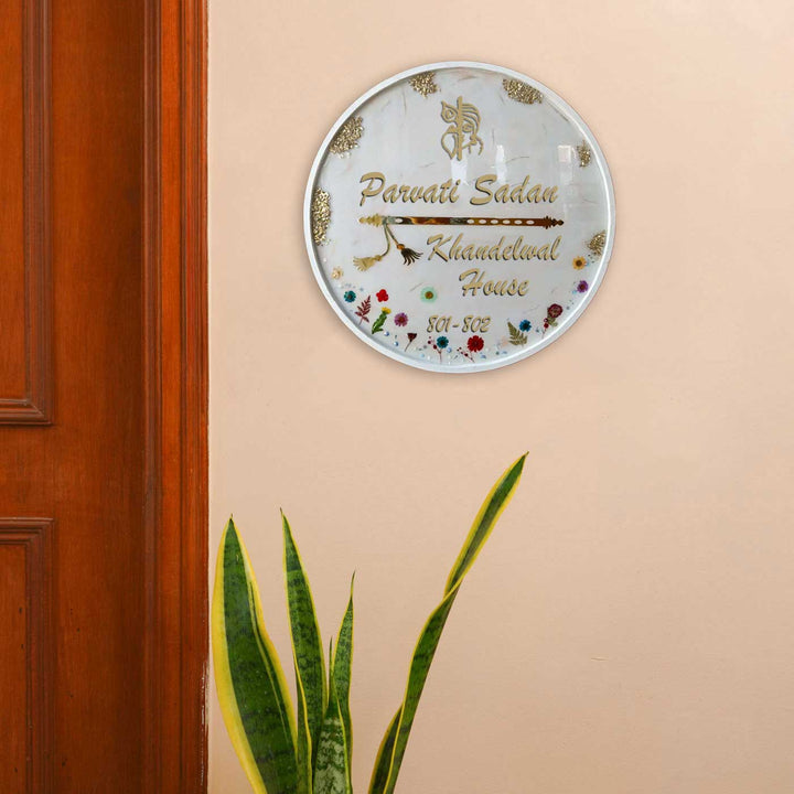 Personalized Pressed Flower Art Round White & Gold Resin Name Plate