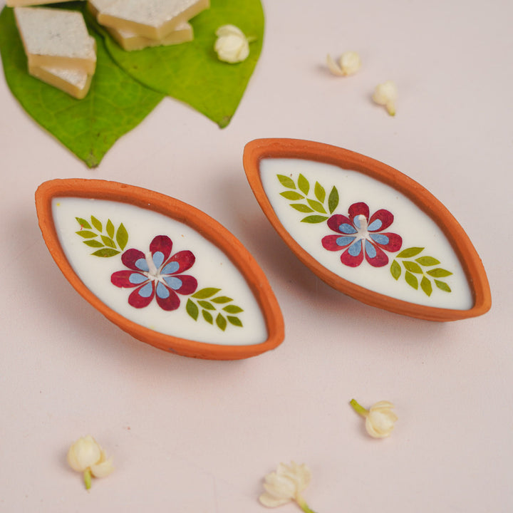 Handmade Pressed Flower Boat Shaped Terracotta Diyas