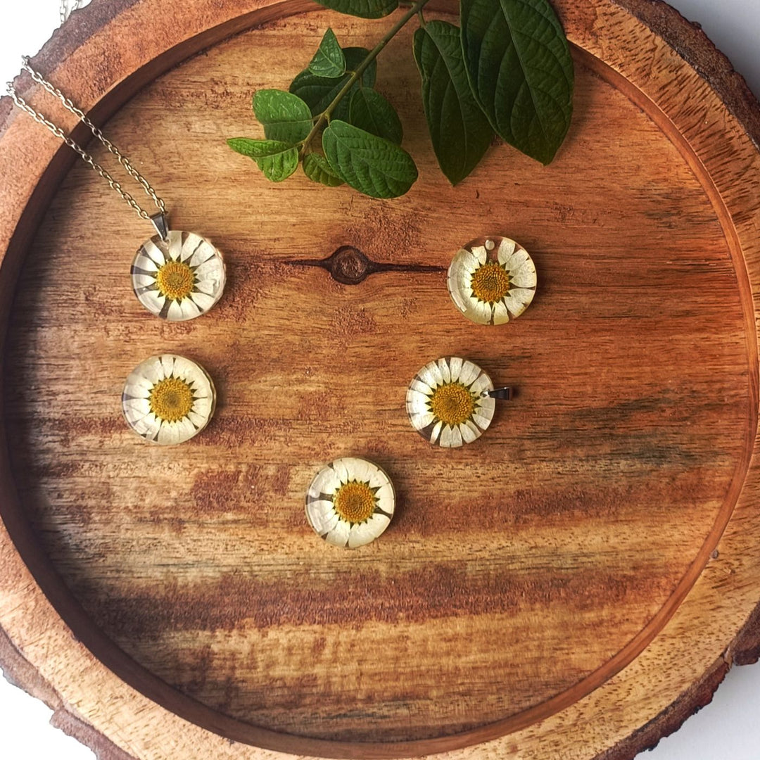 Day Dream Preserved Flower Necklace - Daisy