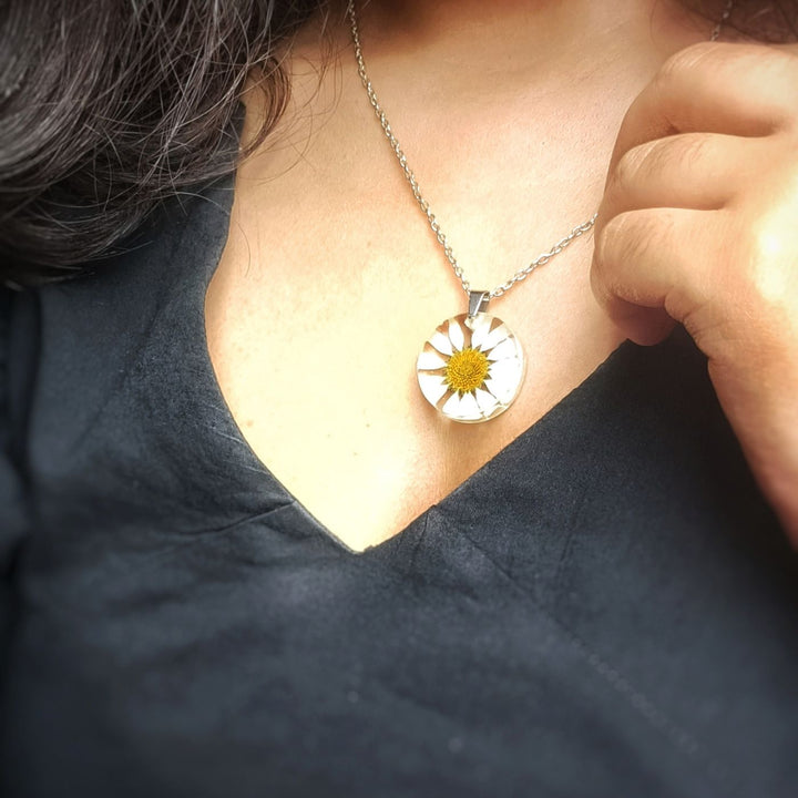 Day Dream Preserved Flower Necklace - Daisy