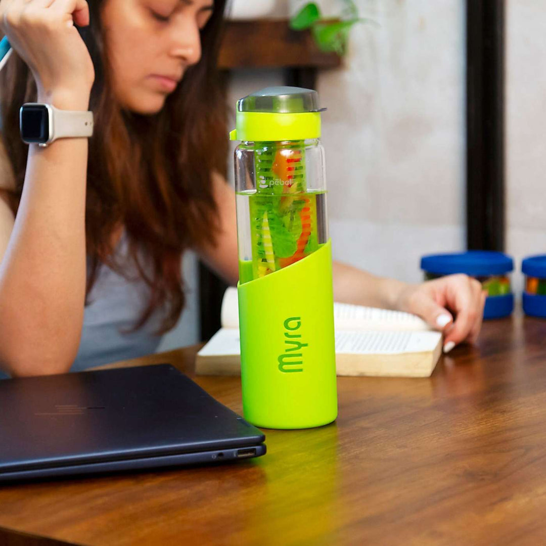 Personalized Leakproof & Stylish Infuser Borosil Glass Bottle | 750ml