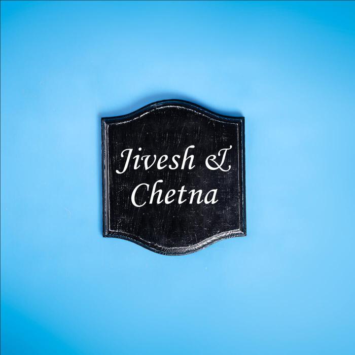 Small Vertical Curved Name Plate Couple Name - Front View with Name Personalization