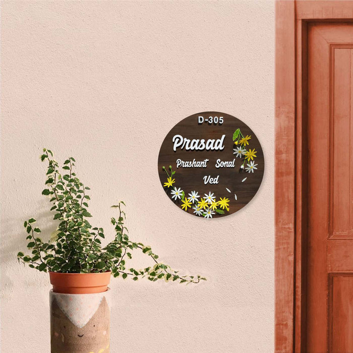 Handcrafted Personalized Daisy Wooden Round Nameplate