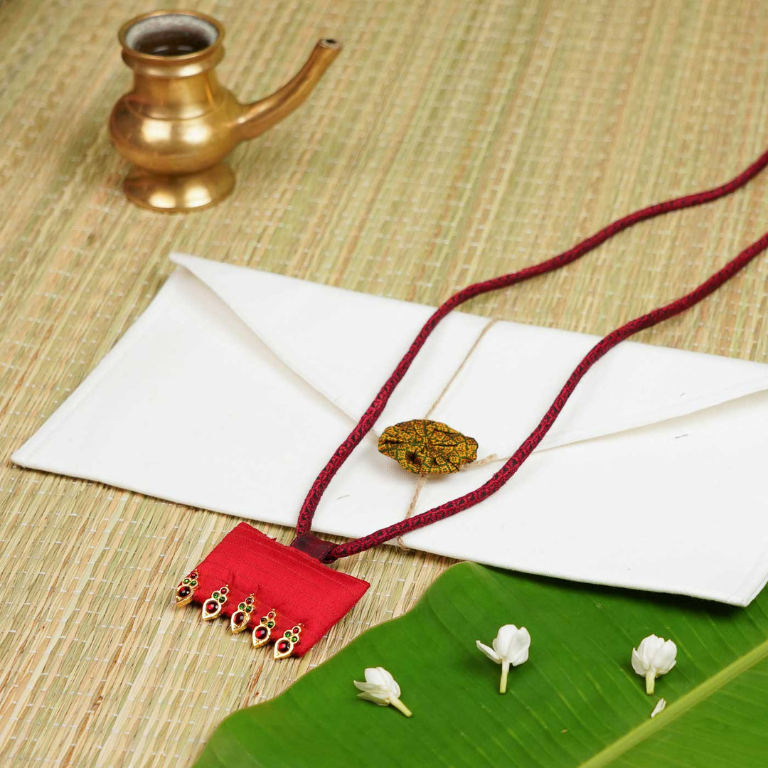Handmade Red Temple Kemp Droplets Mulberry Silk Necklace