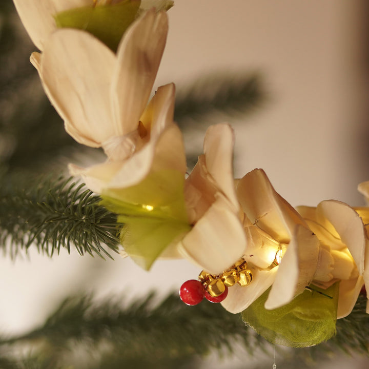 White Shola Mistletoe Christmas Wreath With Lights