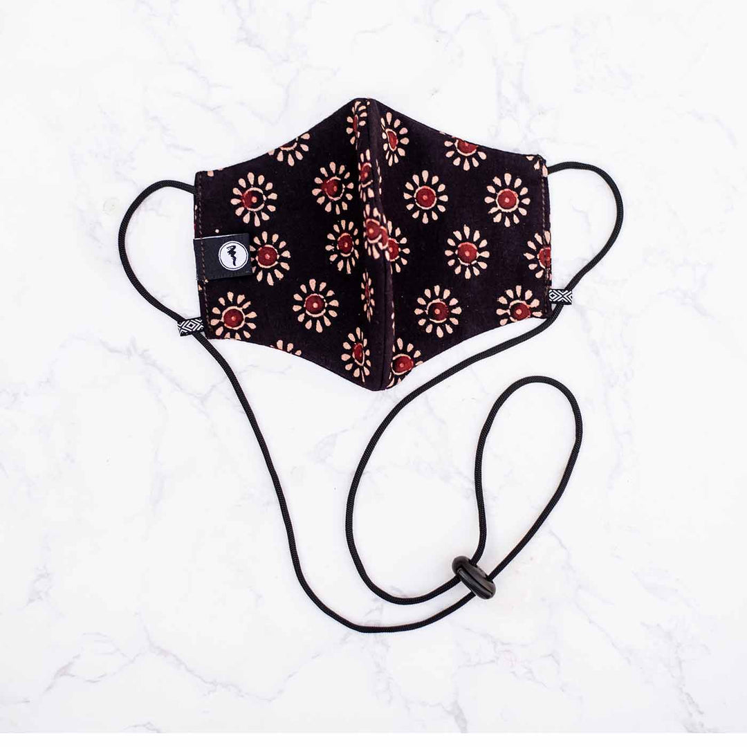 Geometric Print Plain Fabric Mask With Adjustable Ear Loops In Black