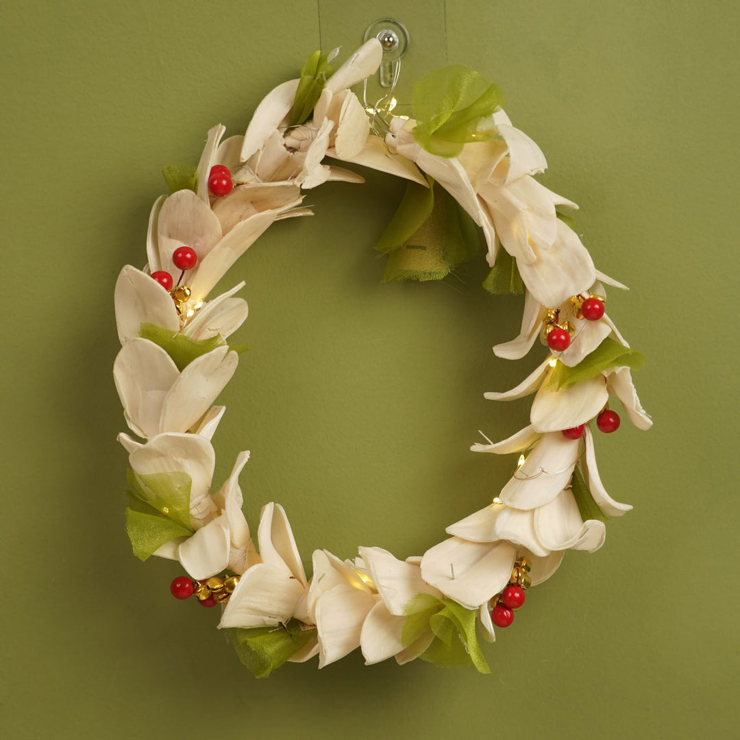 White Shola Mistletoe Christmas Wreath With Lights