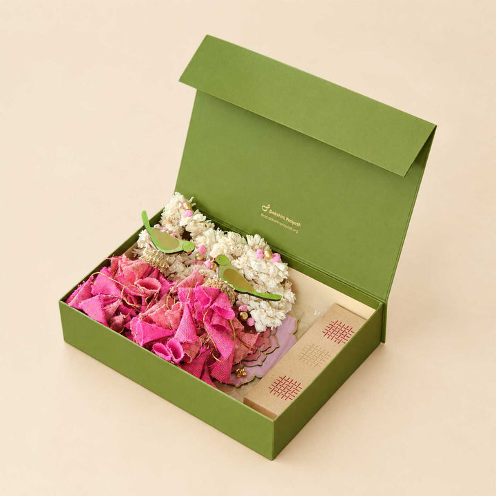 Pink Parandi Diwali Home Décor Gift Hamper With LED Strings For Festive Gifting
