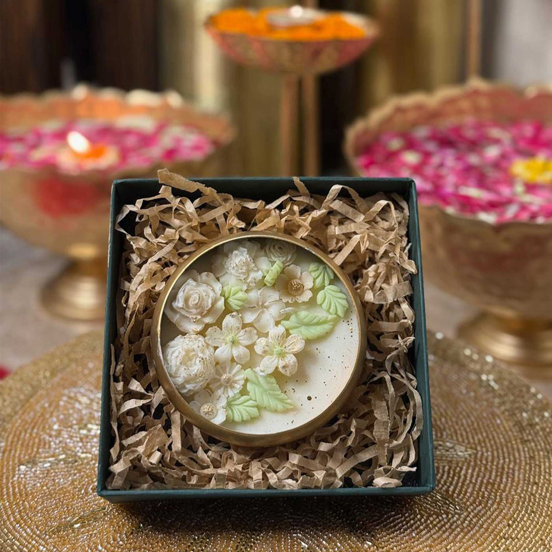 Handmade White Flower Design Soy Wax Scented Urli Candle