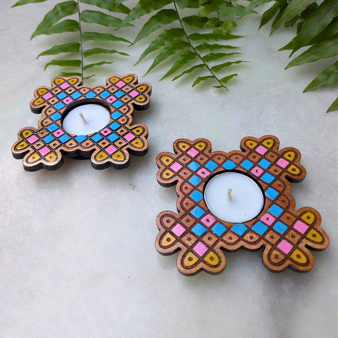 4 pc | Cross Lattice Hand-Painted Engraved Mahogany Wood Kolam Tealight Holders