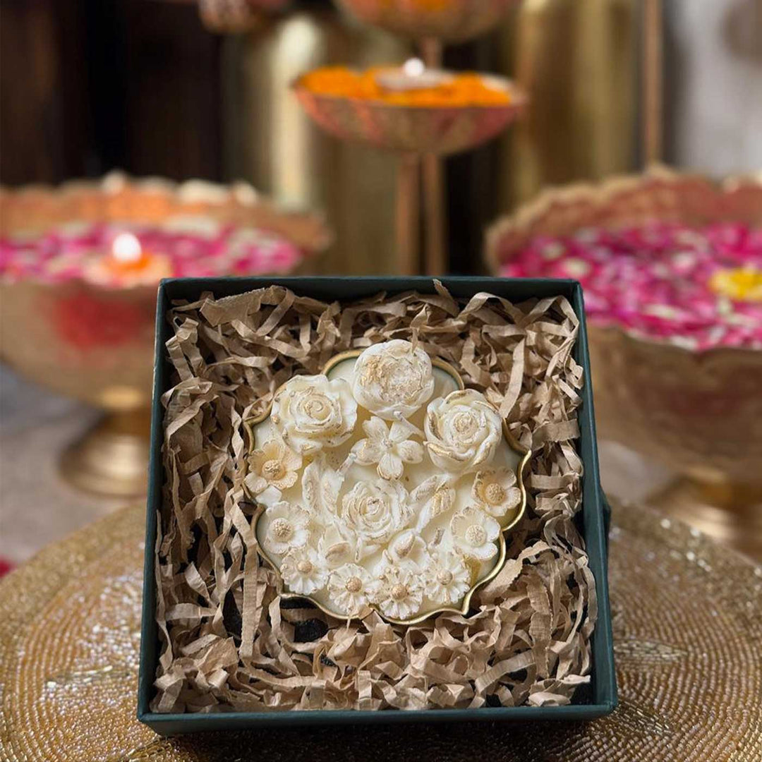 Handmade White And Gold Flower Embed Soy Wax Scented Urli Candle
