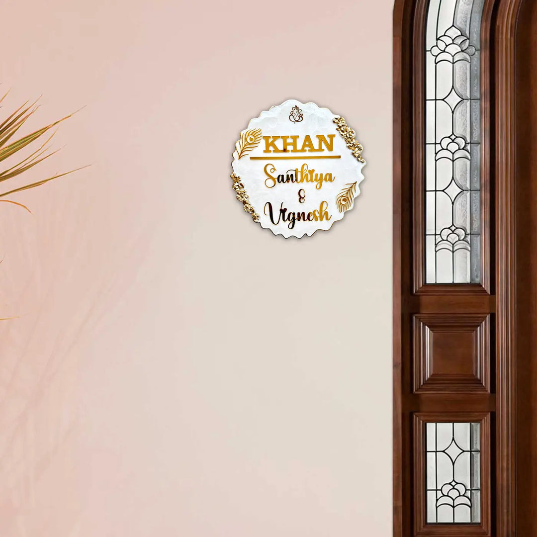 Personalized Round White Feather Theme Resin Name Plate