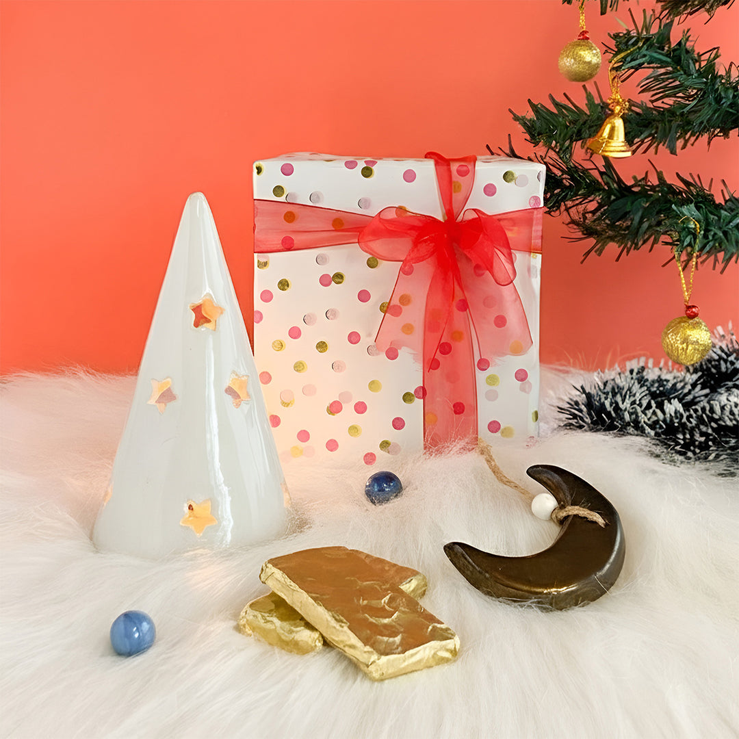 Handmade Holiday Hearth Xmas Hamper | Includes 1 Tealight Holder, 1 Xmas Ornament, 2 Chocolates, 1 Gift Box