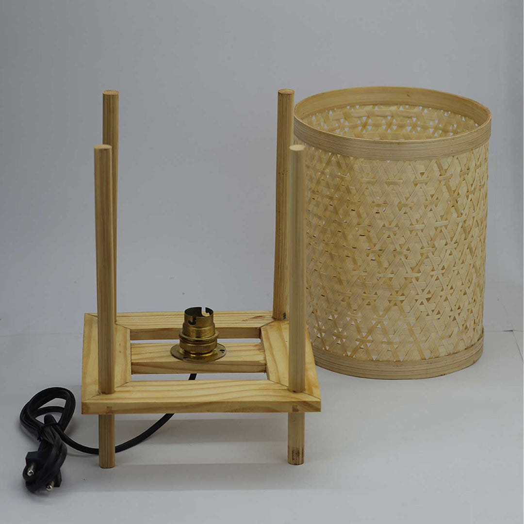 Handmade Bamboo Weaving Green Valley Design Table Lamp