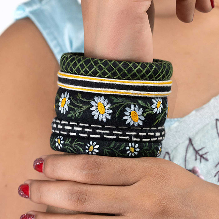 Black & White Handcrafted Daisy Bangles | Set of 5