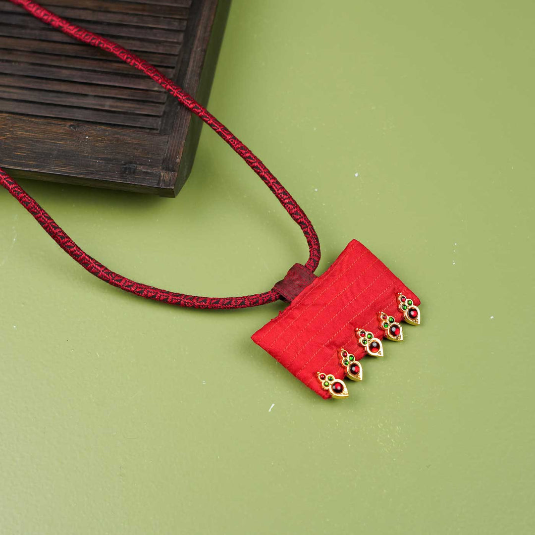 Handmade Red Temple Kemp Droplets Mulberry Silk Necklace