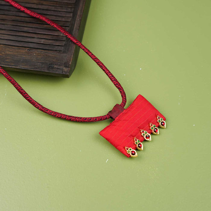 Handmade Red Temple Kemp Droplets Mulberry Silk Necklace