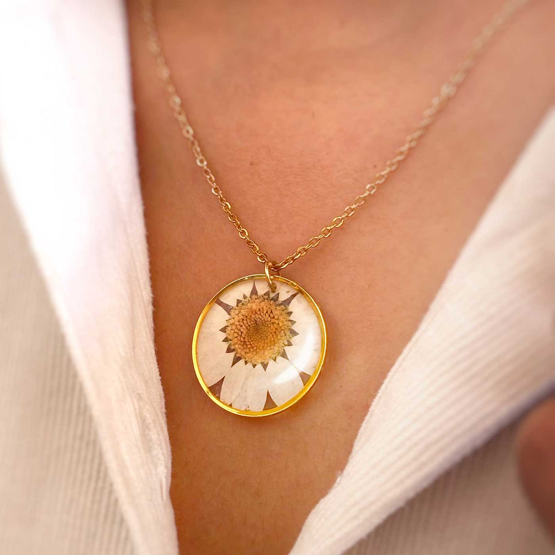 Lazy Daisy Preserved Stainless Steel Necklace