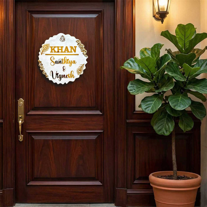 Personalized Round White Feather Theme Resin Name Plate