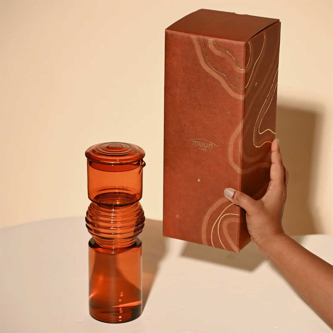 Minimal Coiled Design Glass Carafe And Glasses