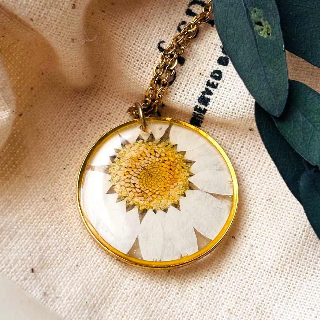 Lazy Daisy Preserved Stainless Steel Necklace