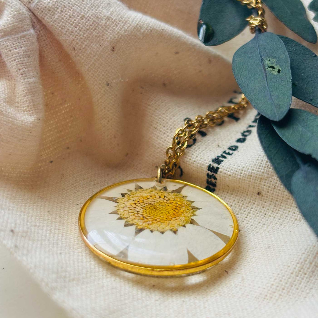 Lazy Daisy Preserved Stainless Steel Necklace