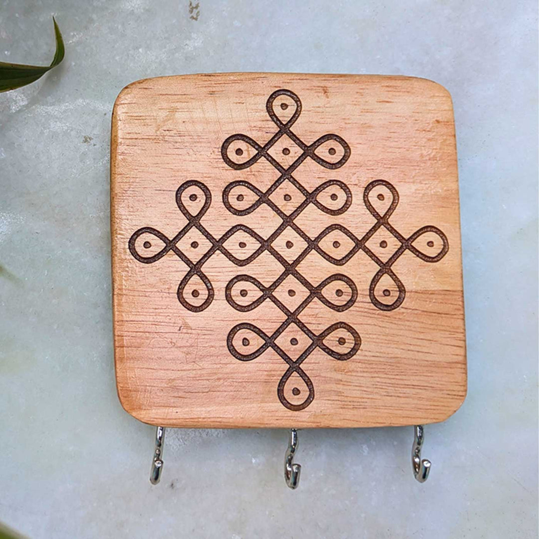 Engraved Diagonal Lattice Kolam Rubber Wood Wall Key Holder