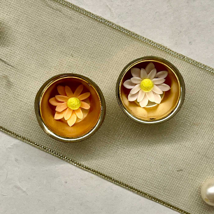 Handmade Sacred Threads Rakhi Hamper Includes 1 Marble Lotus 1 Tilak Bowl 1 Roli Chawal 1 Pooja Thali And 1 Set Bhaiya Bhabhi Rakhi - Tilak bowls with flowers