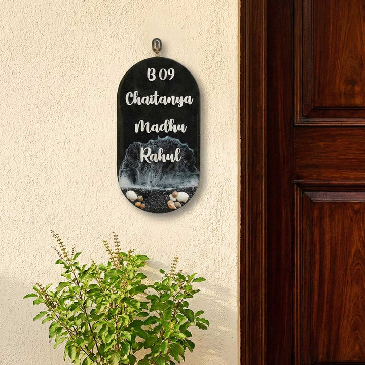 Personalized Black Beach Theme Resin Vertical Name Plate For Family
