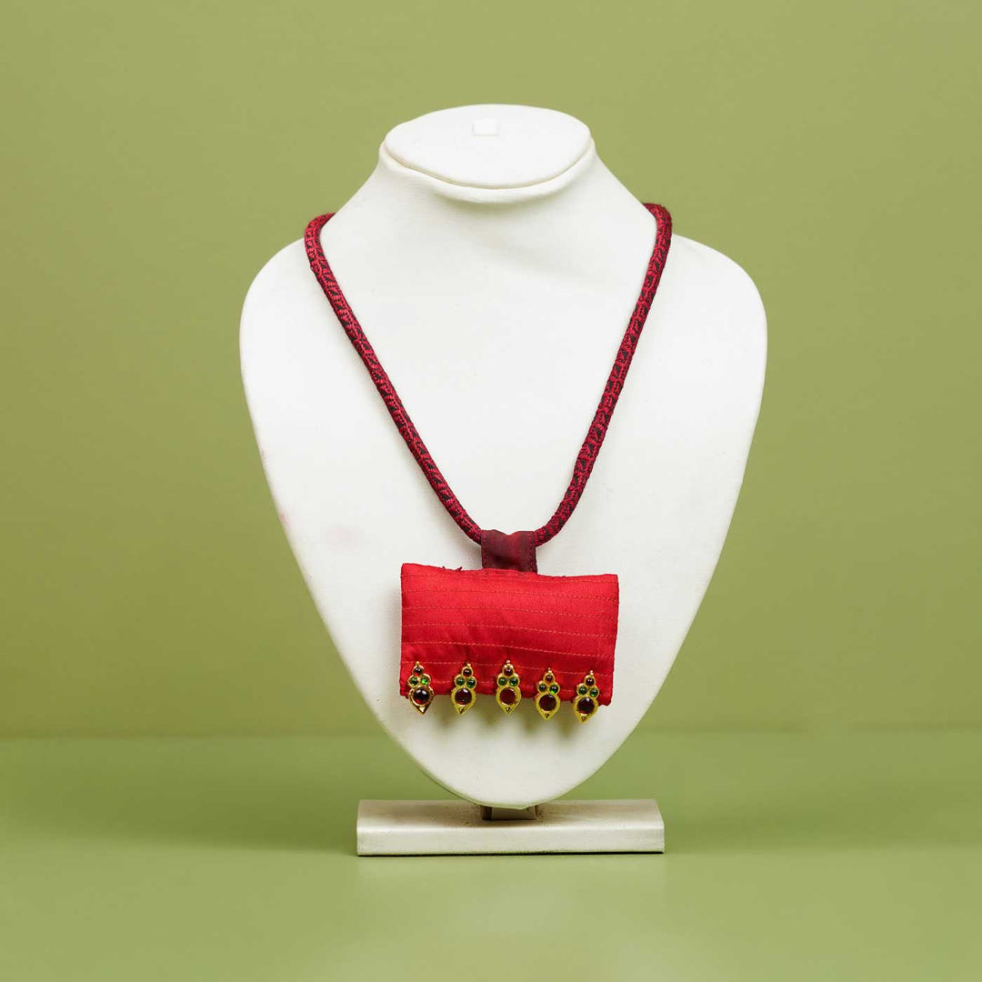 Handmade Red Temple Kemp Droplets Mulberry Silk Necklace