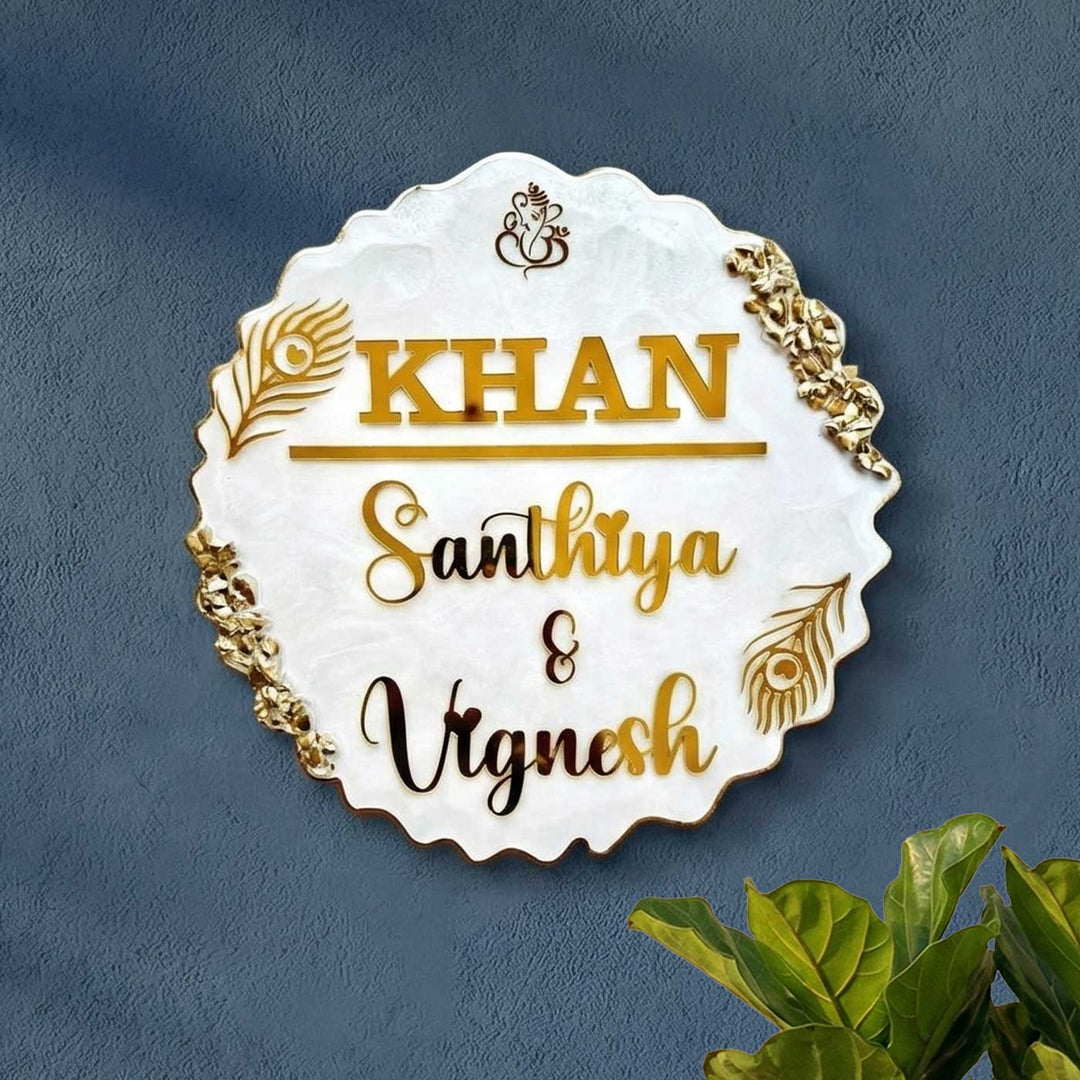 Personalized Round White Feather Theme Resin Name Plate