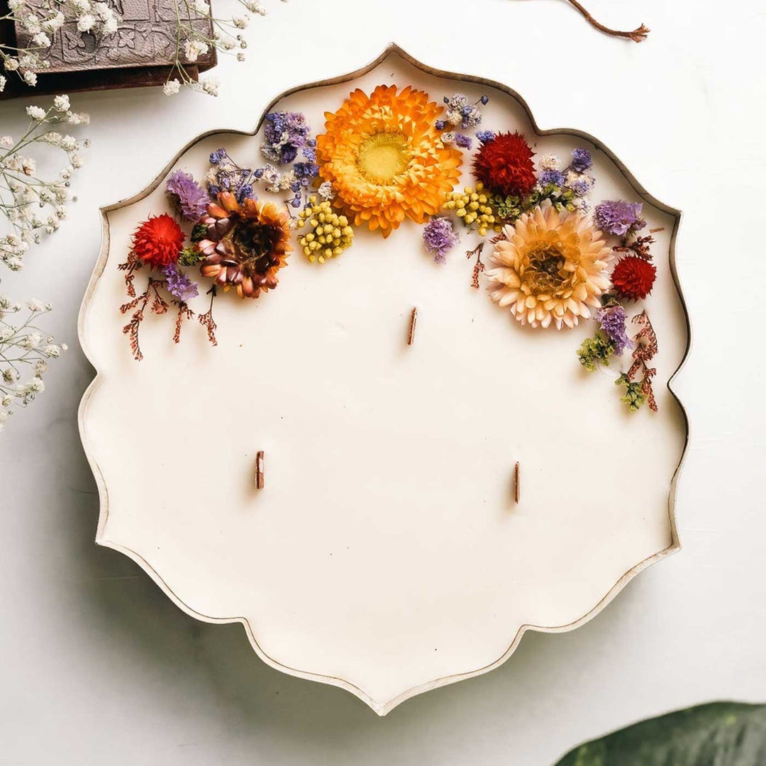 9 inch | Handmade White & Gold 9 Inch Urli Scented Candle With Dry Flowers