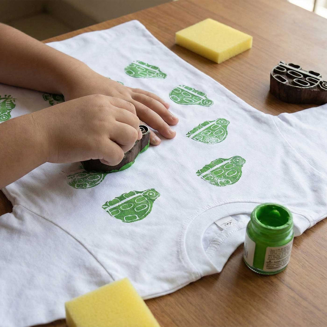 Turtle Design T-shirt Block Print DIY Kit | 1 White Cotton T-shirt, 1 Fabric Paint And 1 Wooden Block