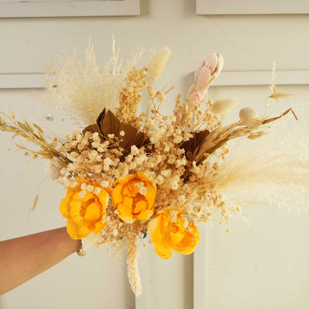 Matcha Muse Sculpted Porcelain Vase With Dried Flower Bunch