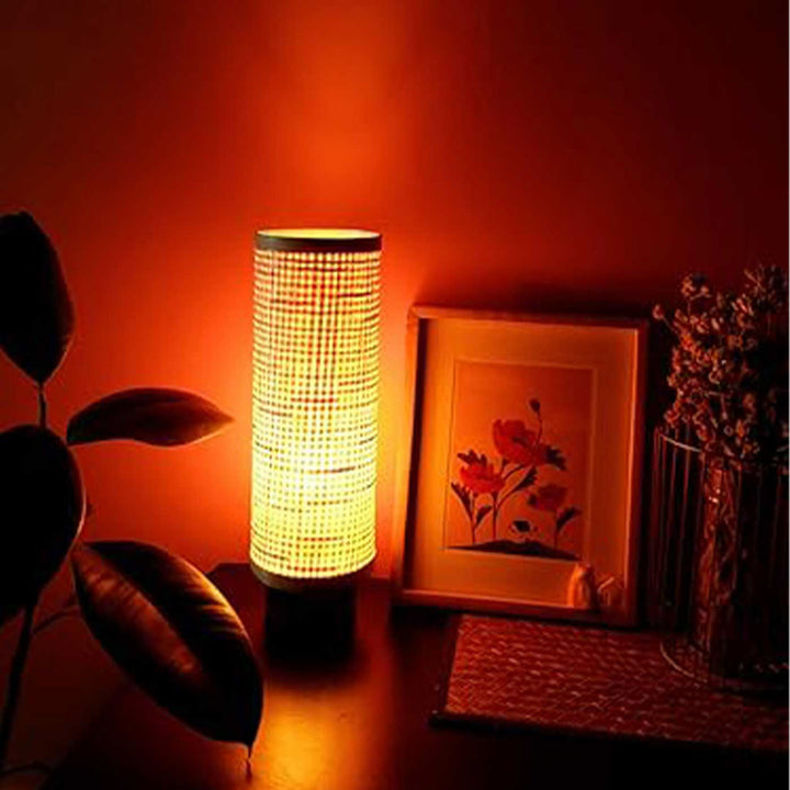 Handmade Bamboo Weaving Sleek Classic Table Lamp
