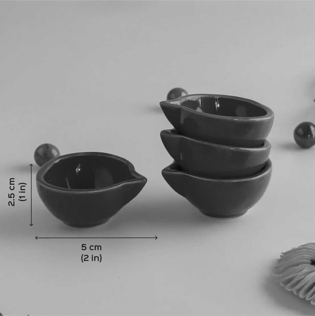 Set of 4 | Handmade Classic Design Ceramic Oil Lamp / Diya