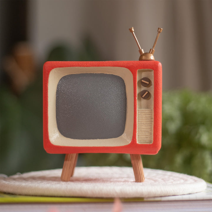 Handmade Miniature Retro Style Tv Desk Pen Stand For Decor - Red