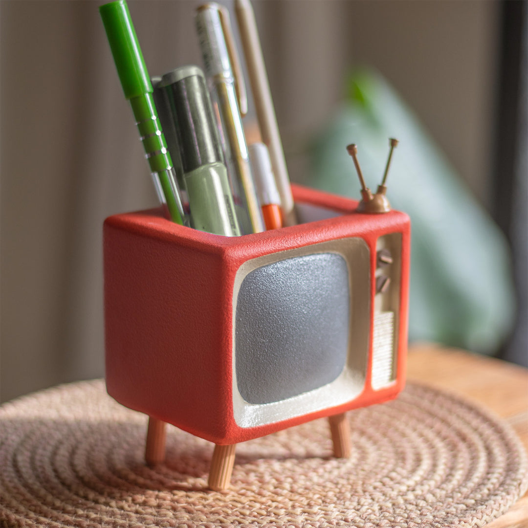 Handmade Miniature Retro Style Tv Desk Pen Stand For Decor - Red