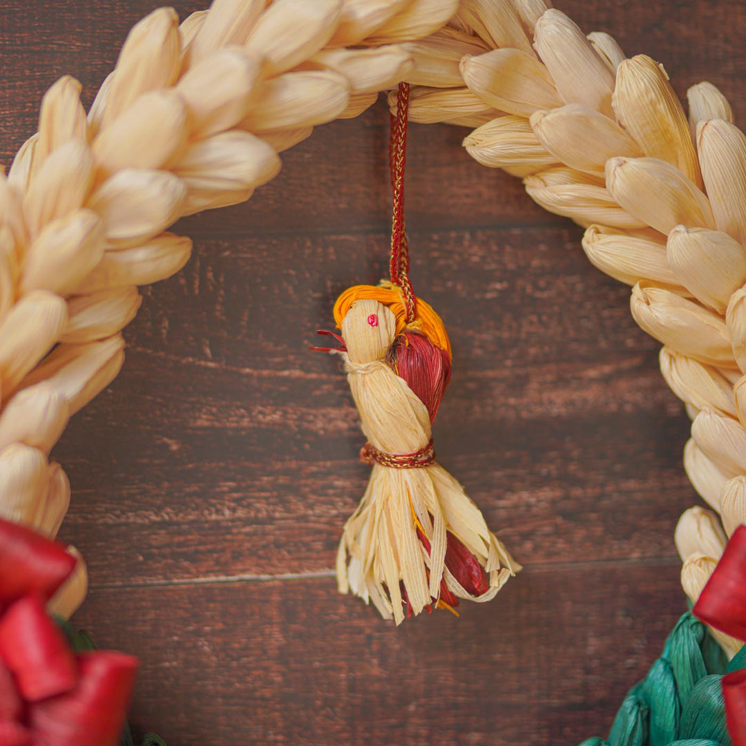 Handmade Ecofriendly Corn Husk White And Red Flower Wreath