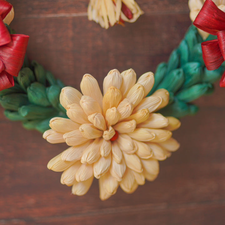 Handmade Ecofriendly Corn Husk White And Red Flower Wreath