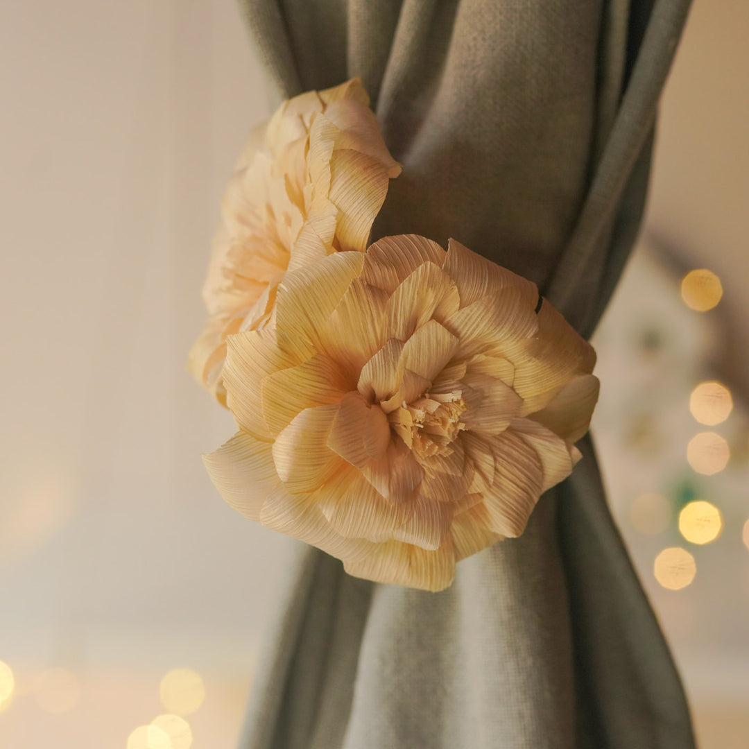 Handmade Ecofriendly Corn Husk Two White Flower Curtain Tie
