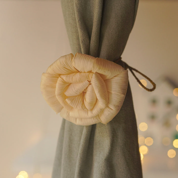 Handmade Ecofriendly Corn Husk White Flower Curtain Tie