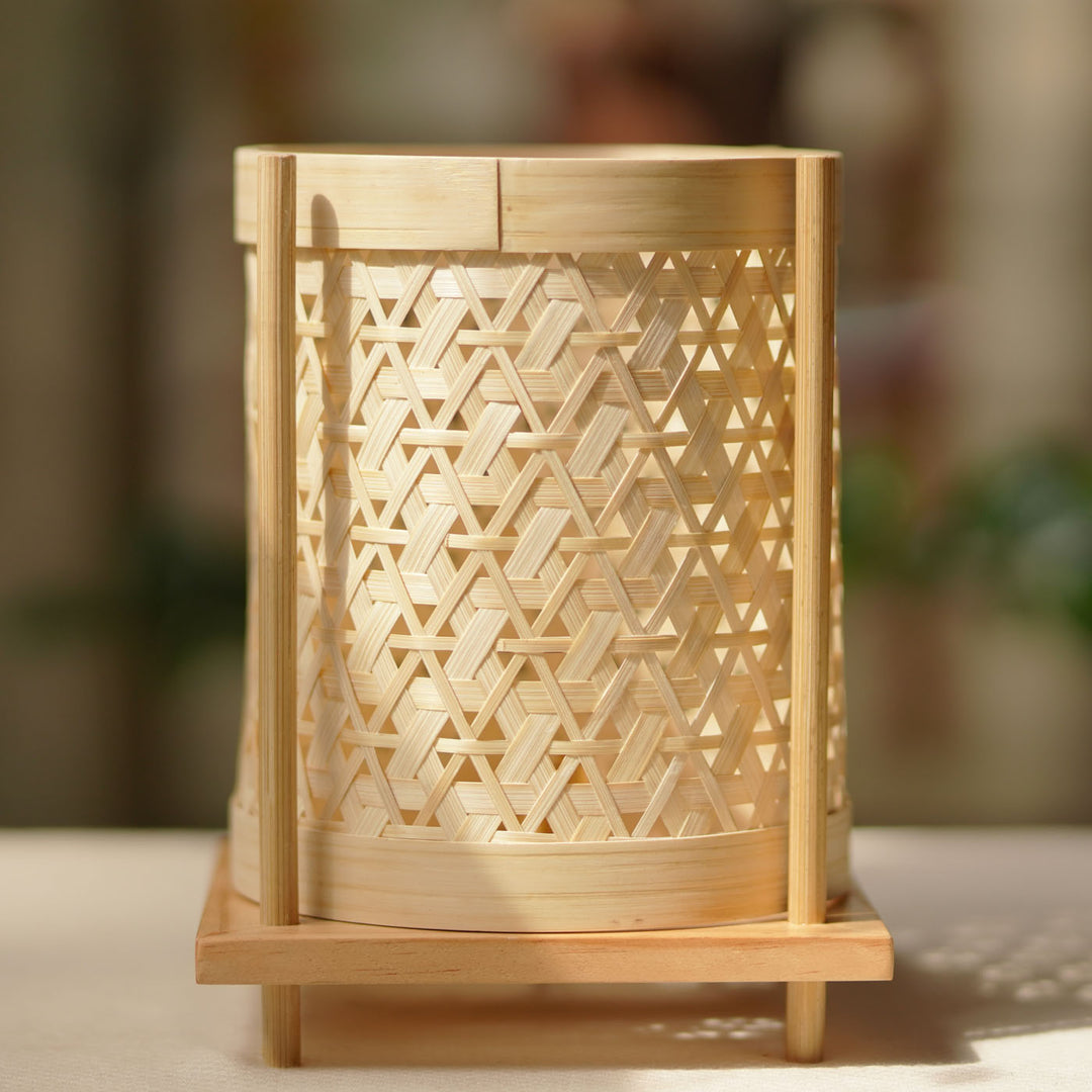 Handmade Bamboo Weaving Green Valley Design Table Lamp