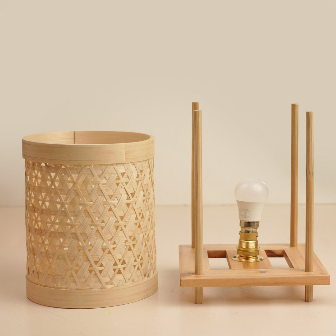 Handmade Bamboo Weaving Green Valley Design Table Lamp