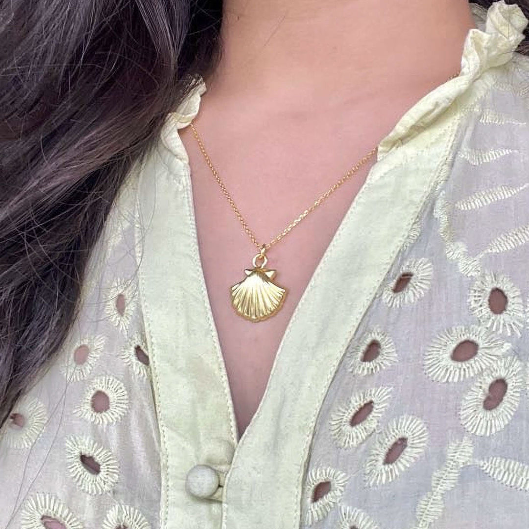 Handmade Golden Shell Pendant Brass Necklace