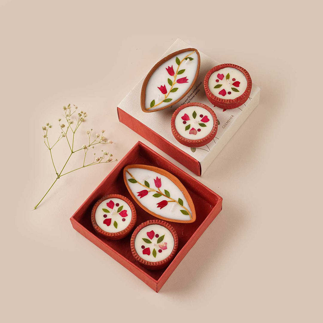 Set of 6 | Soy Wax & Dry Flower Terracota Festive Diyas