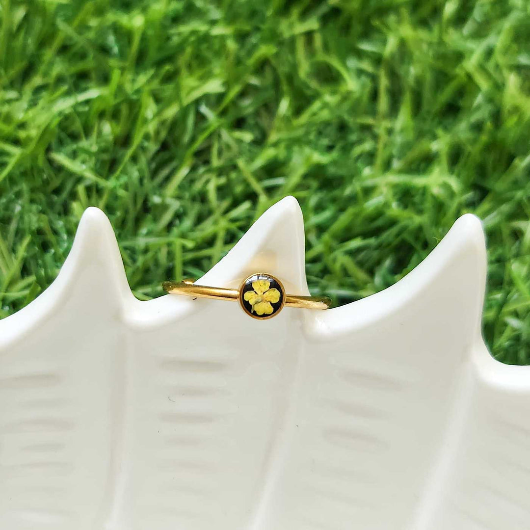 Handmade Pressed Flower Art Yellow Black Resin Ring With Origami Ring Box